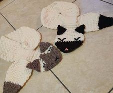 Novelty Cat key- hole Crochet Scarf.