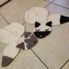 Novelty Cat key- hole Crochet Scarf.