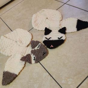 Novelty Cat key- hole Crochet Scarf.
