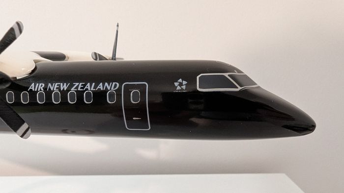 Air New Zealand 1:100 scale model airplane, Bombardier Dash 8-300 aircraft, NEW