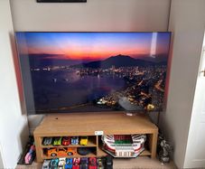 65inch UHD 4k Samsung Smart TV and Stand