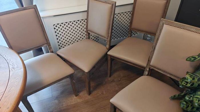 Round kitchen table & Chairs