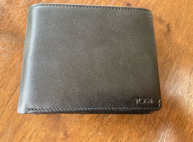 Tumi wallet new