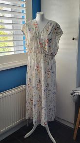 White floral sleeveless summer dress, Size 2XL / UK20