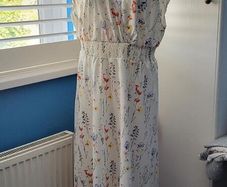 White floral sleeveless summer dress, Size 2XL / UK20