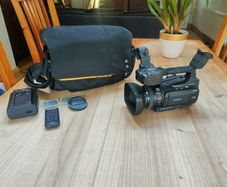 Canon XF100 Professional Camcorder with 10x HD Video lens, Compact Flash (CF) Recording