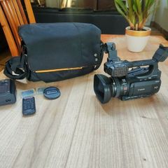 Canon XF100 Professional Camcorder with 10x HD Video lens, Compact Flash (CF) Recording