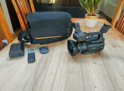 Canon XF100 Professional Camcorder with 10x HD Video lens, Compact Flash (CF) Recording