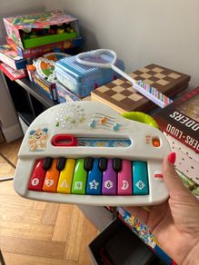 Fisher-Price Laugh & Learn Silly Sounds Light-Up Piano