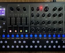 Roland SH-4D (Polyphonic/ Multitimbral Desktop Synthesiser)