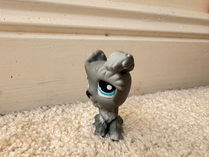 Hasbro Grey Schnauzer Littlest Pet Shop Dog 1393 approx. 5 cm. Used Please see photos