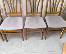 8 dining room chairs and extendable table.
