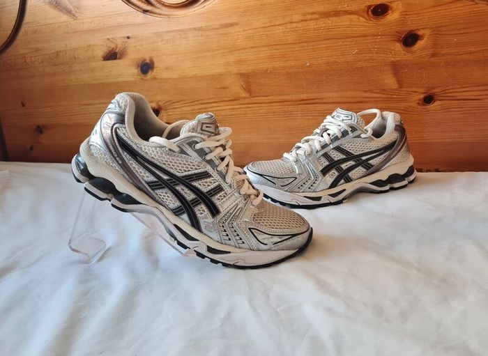 Asics gel kayano 14 grey/silver Size 4 eu 37.5 in excellent condition