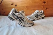 Asics gel kayano 14 grey/silver Size 4 eu 37.5 in excellent condition