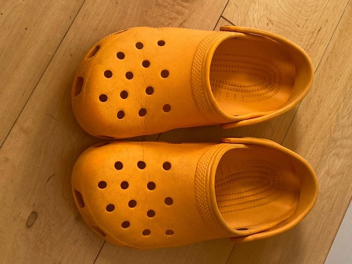kids crocs unisex size 3 junior