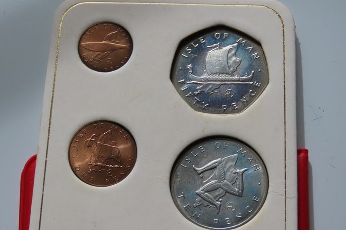 Isle of Man decimal coin set 1979 | Pobjoy Mint 6 coins in wallet with card