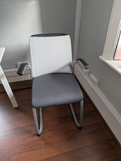 Office chair with armrests