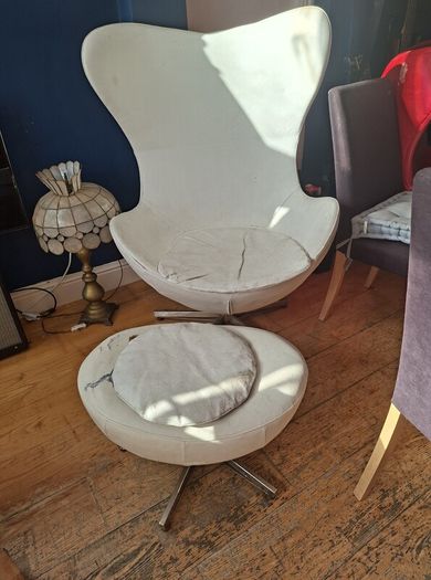Arne Jacobsen replica Egg Chair in white