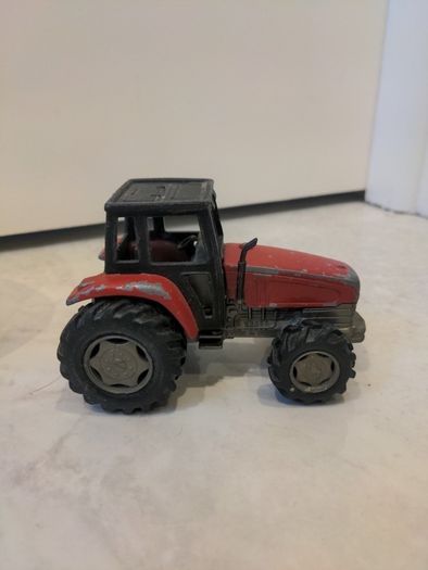 Toy tractor