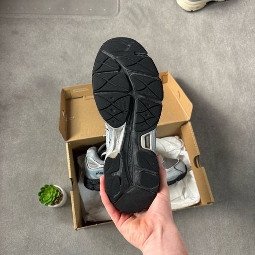 Grey and black ASICS Gel-NYC - Size UK 7 / EU 41
