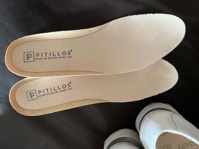 Ladies PITILLOS Winter white / cream wedged SOFT LEATHER Shoes boots Size 39 Uk 6. High Quality.  In really super condition