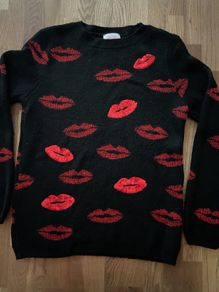Savida Black Red Lips jumper Size Small