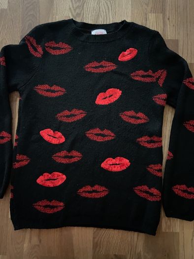 Savida Black Red Lips jumper Size Small