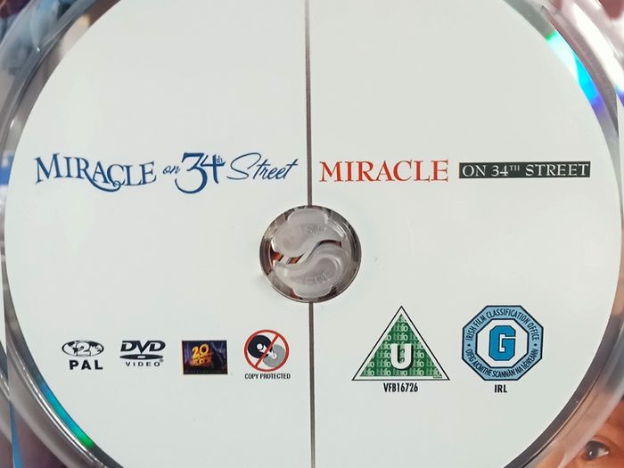 Miracle On 34th Street - 2 Film Gift DVD Set