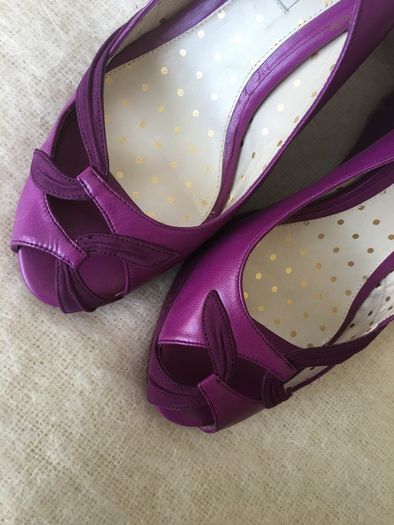 WEDGES - (NEW) Lulu Guinness Raphaella Wedge Sandals. Size 5