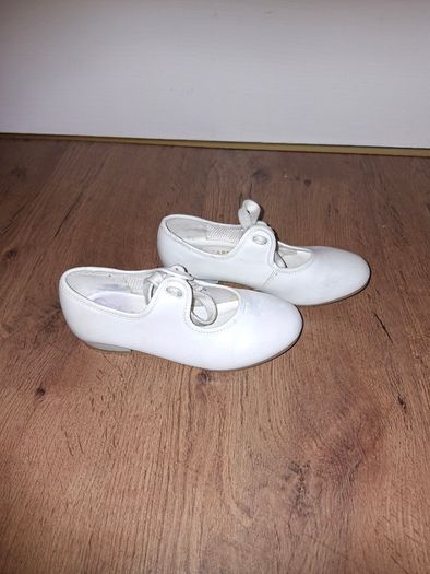 Tie front dance shoes(tap shoes), leather, size 11 Jr.