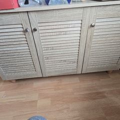 Shoe cabinet