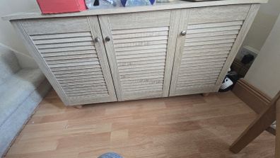 Shoe cabinet