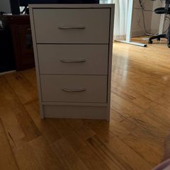 White Chest of drawers for sale