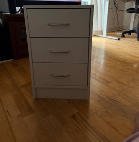 White Chest of drawers for sale