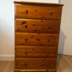 Solid pine 5-drawer chest of unit in great condition