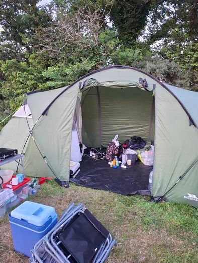 2 bedroom tent.