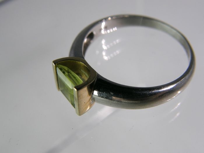 9ct White & Yellow Gold Peridot Ring, Modernist Two-Tone Design, Size P, 3.3g, Fully Hallmarked
