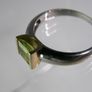 9ct White & Yellow Gold Peridot Ring, Modernist Two-Tone Design, Size P, 3.3g, Fully Hallmarked Image 6
