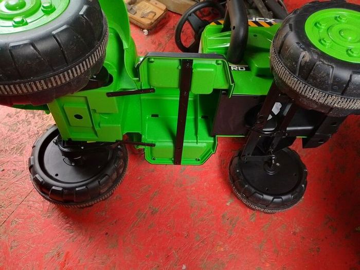 New Ex display Kids 12V Electric Ride-On Tractor