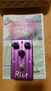 Suhr Riot Distortion Pedal for Electric Guitar