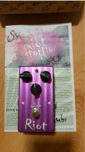 Suhr Riot Distortion Pedal for Electric Guitar