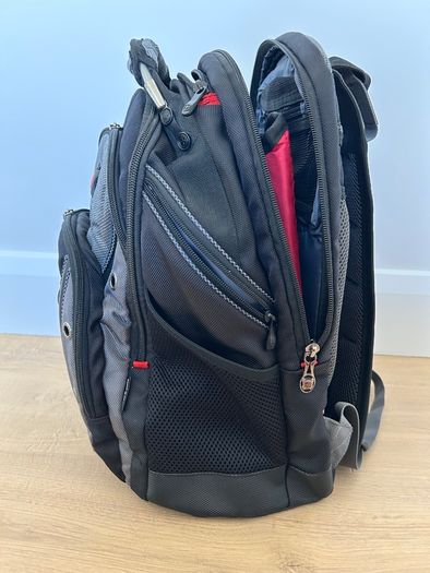 SwissGear/Wenger Synergy laptop backpack (black/gray)