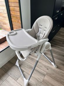 Baby feeding chair