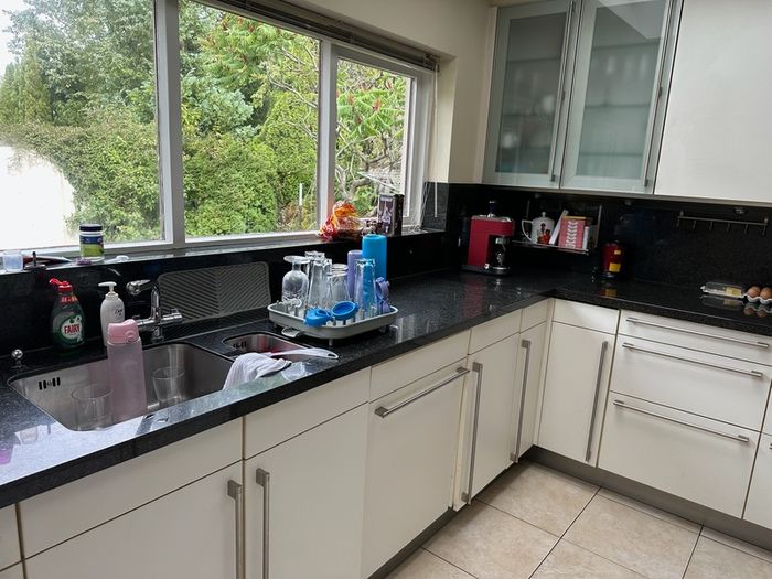 SieMatic Kitchen with Granite Worktops and Appliances