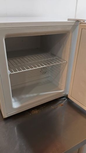 Tabletop mini freezer
