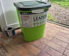Dog food container