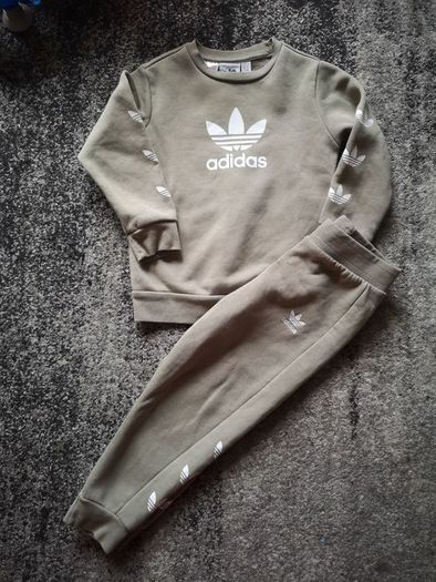 Boys Adidas tracksuit size 3-4 age