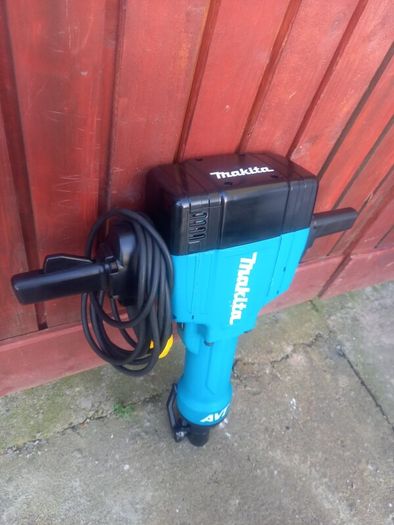 Makita Heavy Concrete Breaker
