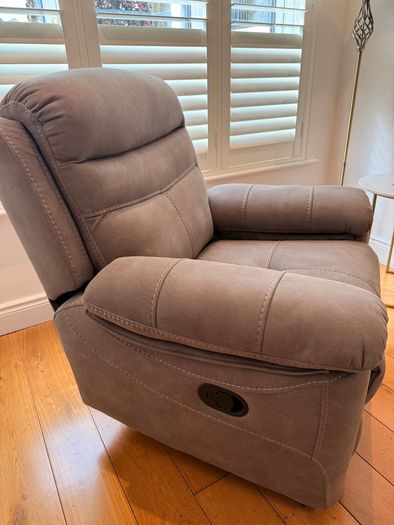 Recliner armchair