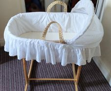 Moses Basket, mattress & mattress sheets
